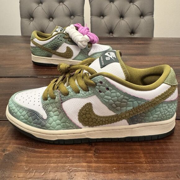 Nike SB Dunk Low x Alexis Sablone Chameleon Shoes - Picture 1 of 9